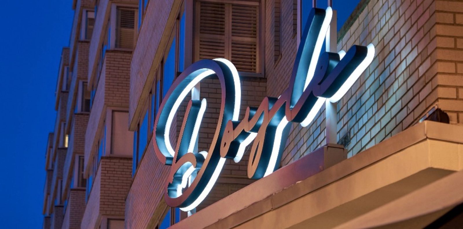 Doyle Bar DC Neon