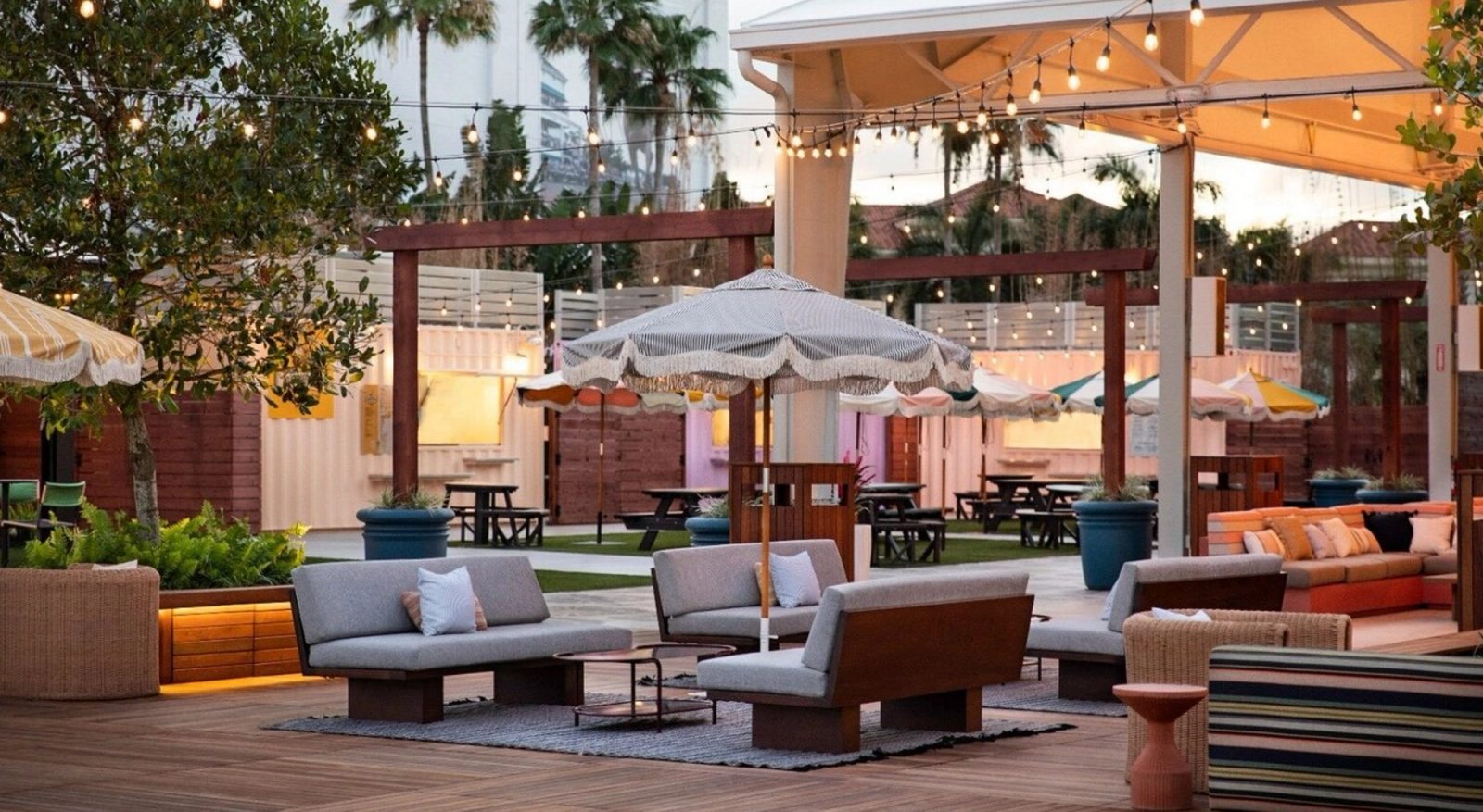 Carousel Club Exterior Lounge