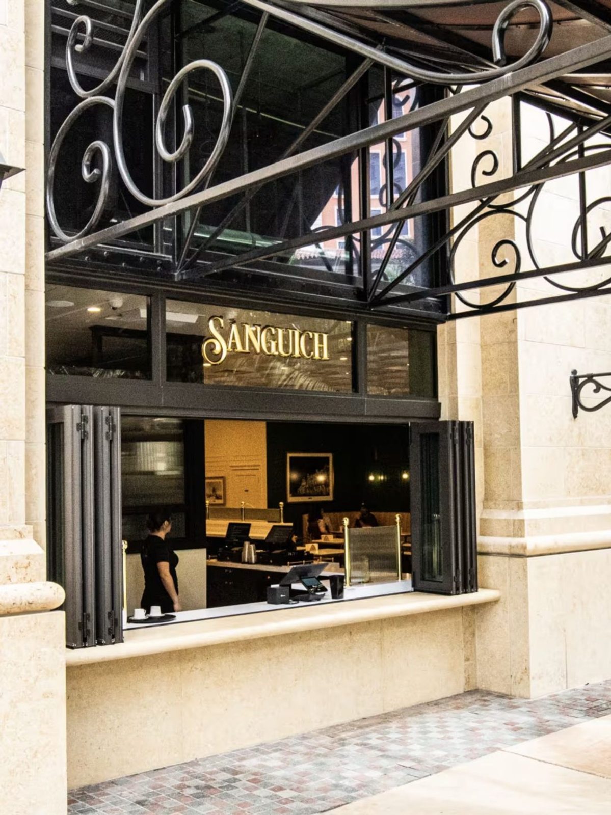 Sanguich Window Pick Up