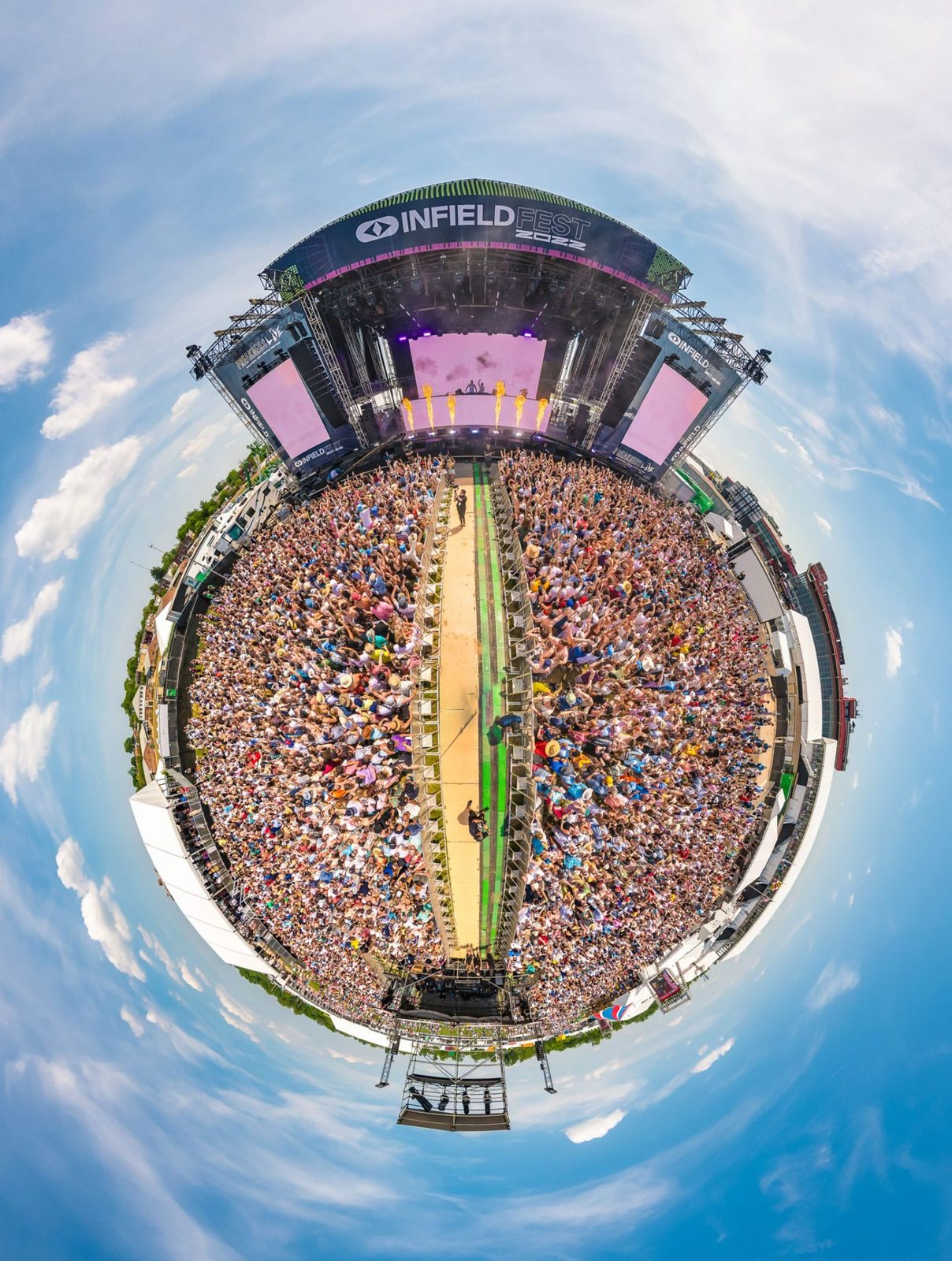 Preakness Live Crowd